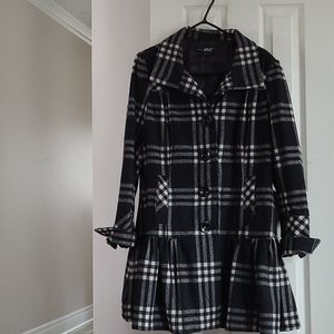 Woman's pleated_plaid winter coat